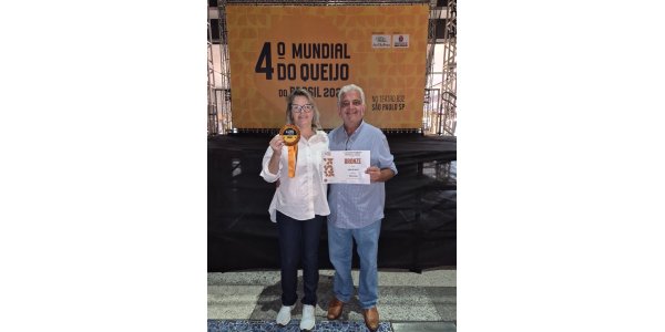 Casal de cooperados de Nova Esperan&ccedil;a produz queijo  premiado em concurso mundial 