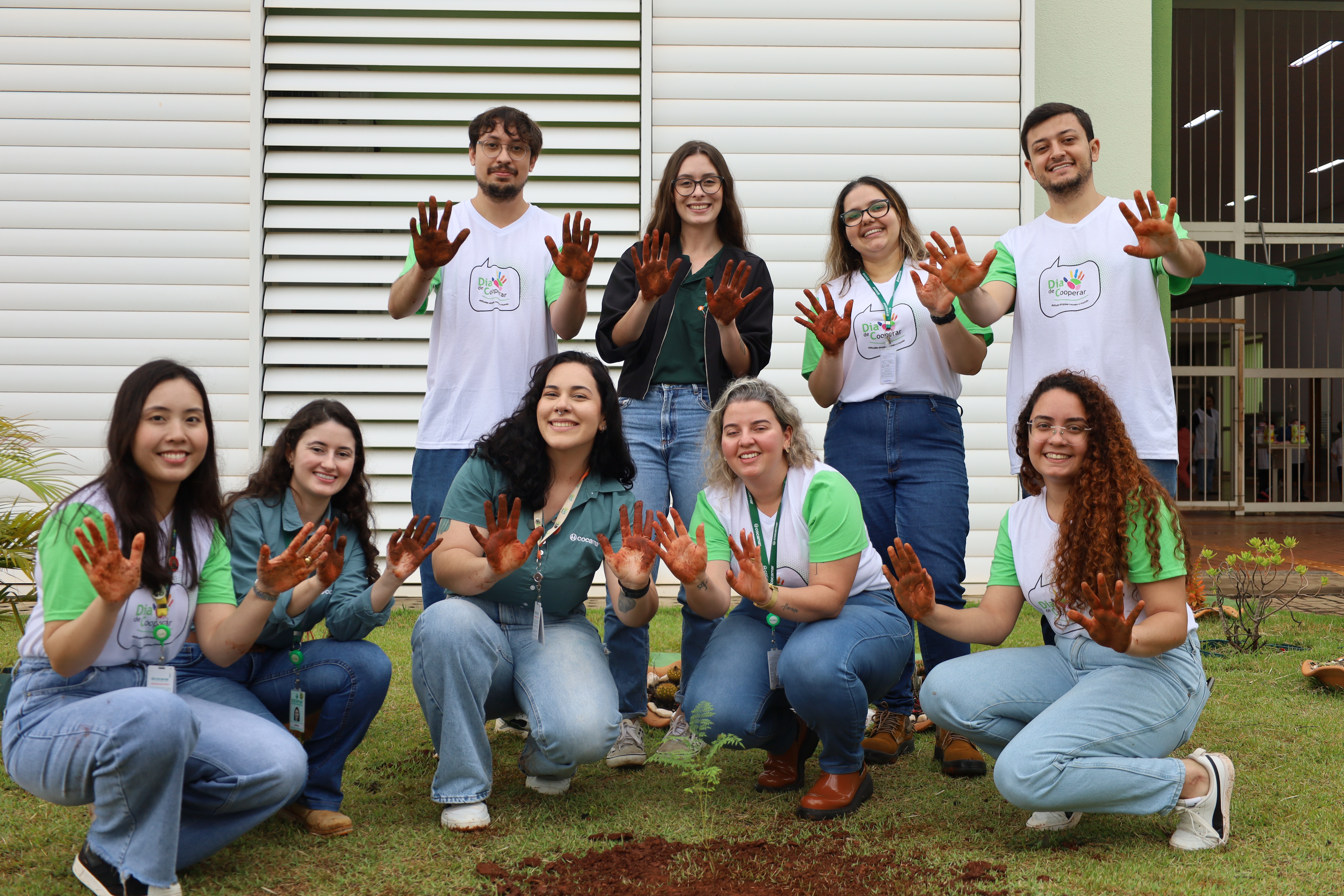 Meio Ambiente: mudas produzidas pelo Programa Cultivar s&atilde;o plantadas em CMEI de Maring&aacute;