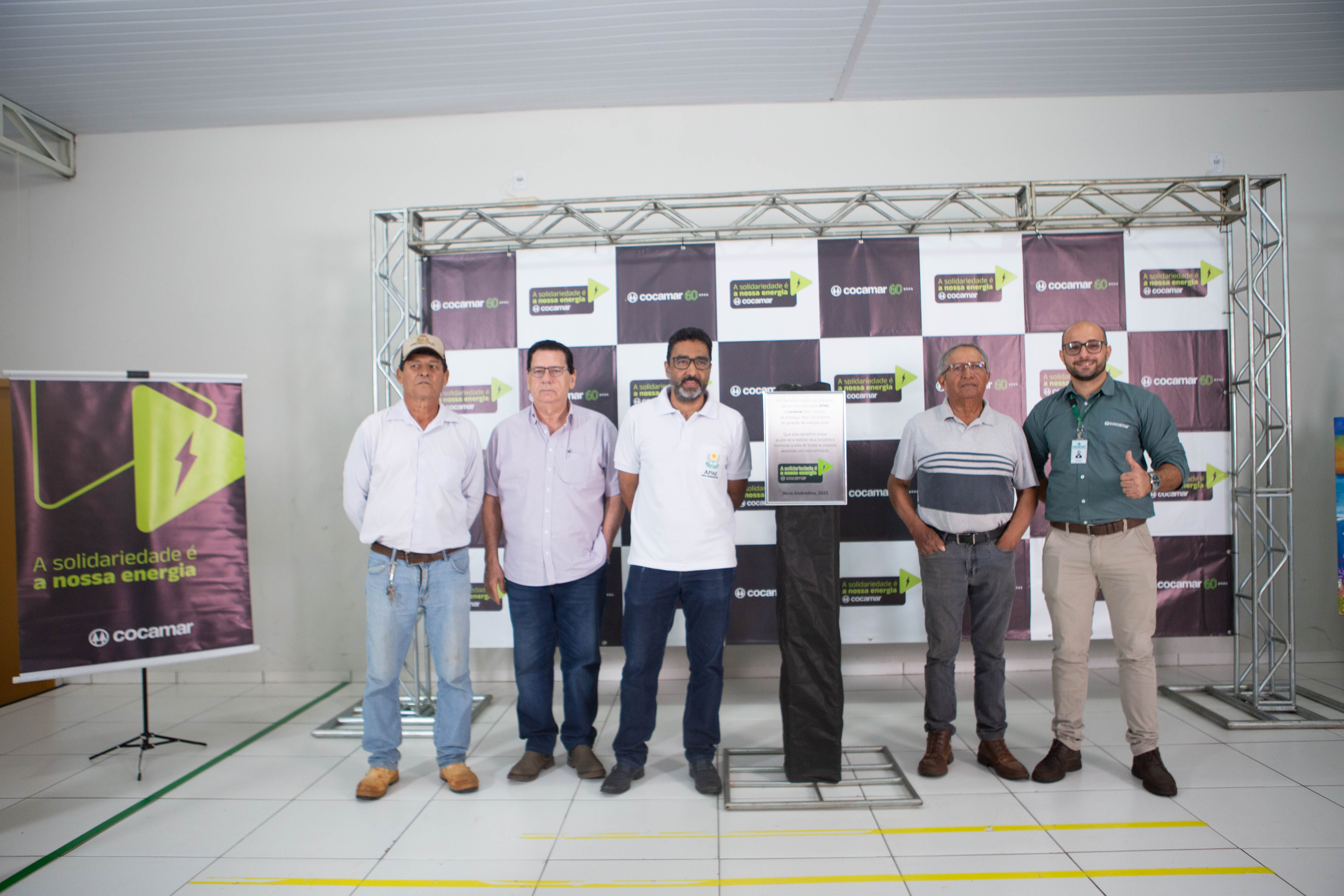 Cocamar doa energia solar &agrave; Apae de N. Andradina