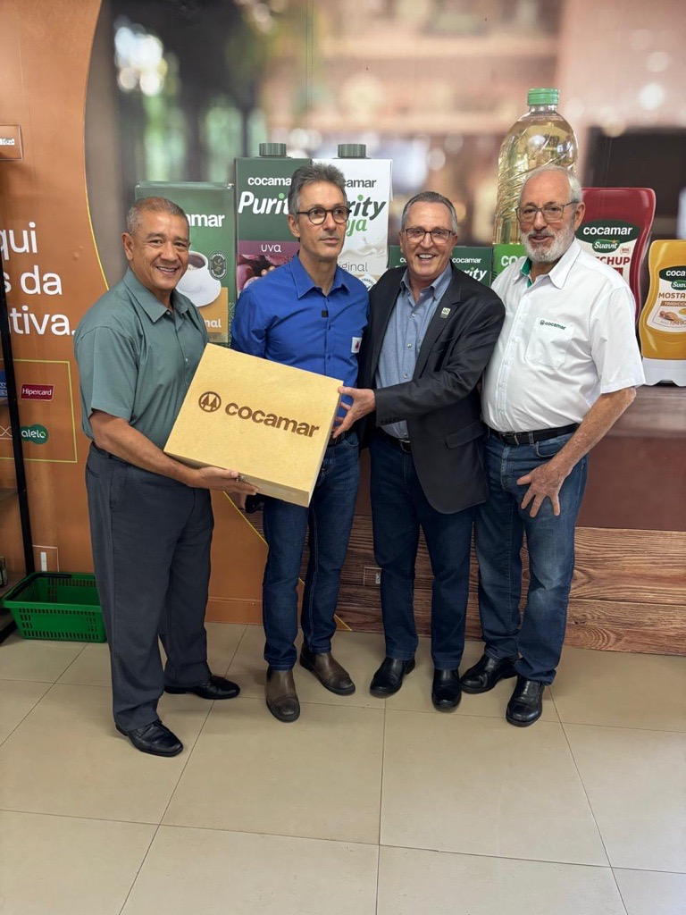 Governador de Minas Gerais enaltece a Cocamar em sua visita &agrave; cooperativa