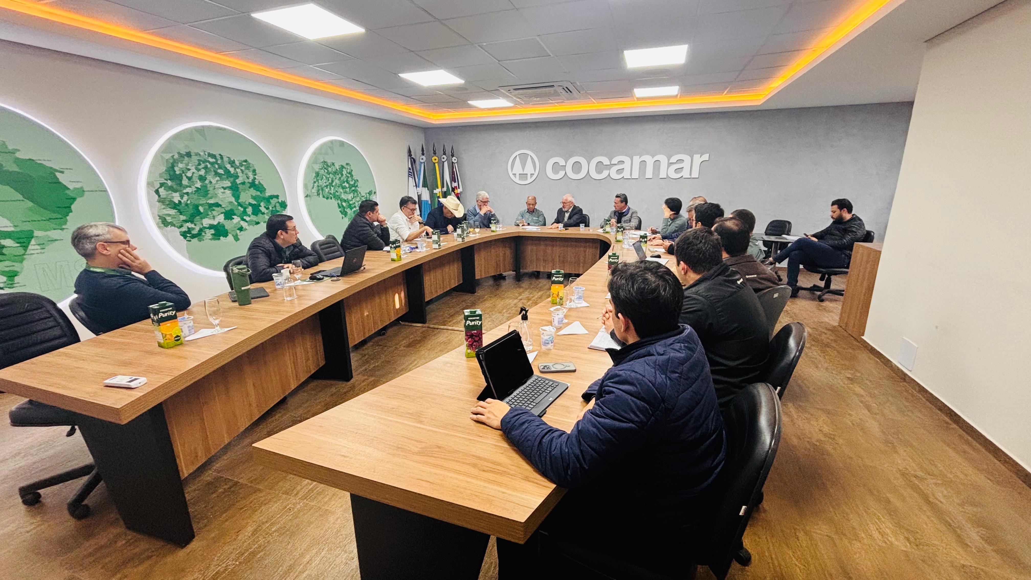 Tr&ecirc;s secret&aacute;rios de Estado visitam a Cocamar para fomentar o desenvolvimento de setores agropecu&aacute;rios  