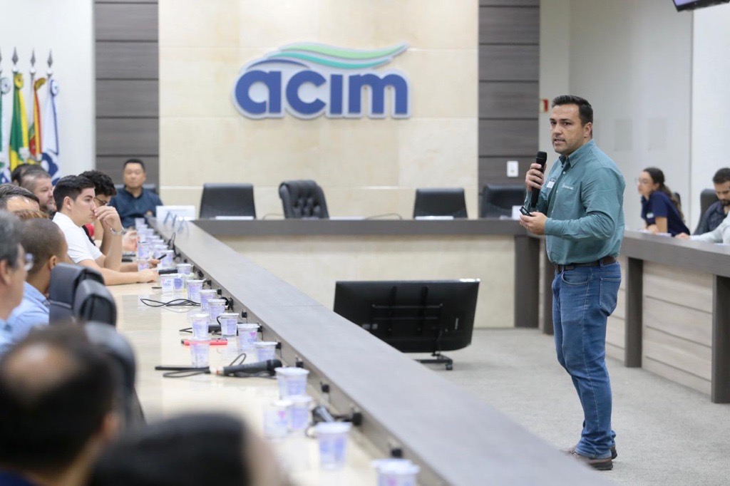 Cocamar apresenta  agricultura digital  em evento na ACIM