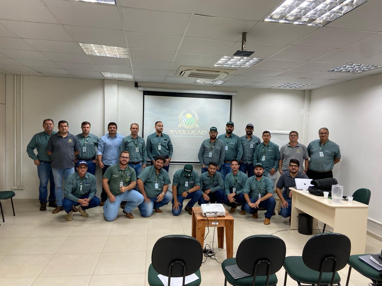 Consultores das lojas Cocamar/Syngenta em SP passam por capacita&ccedil;&atilde;o t&eacute;cnica  