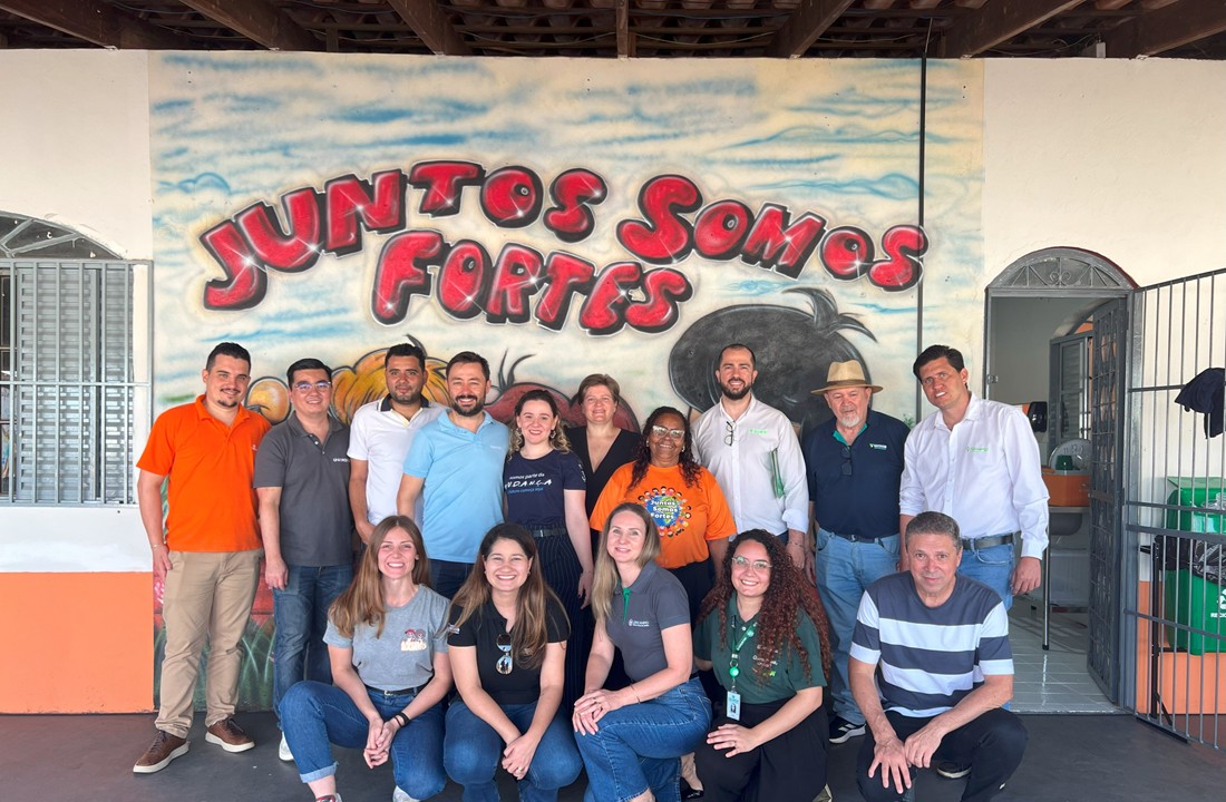 Volunt&aacute;rios de cooperativas de Maring&aacute; se integram para revitalizar o Sop&atilde;o da J&ocirc;